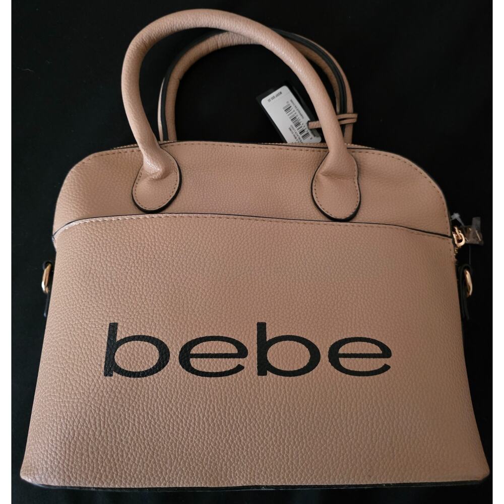 Bolsa de mano y correa color cafe marca bebe